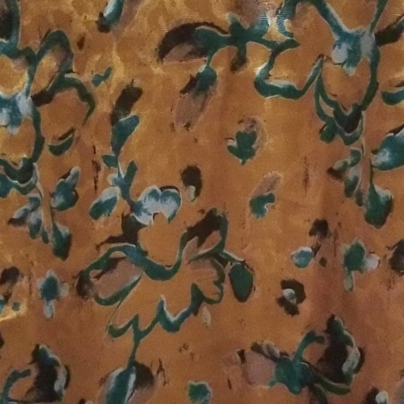 Women's Blouse - Picture 2 of 3